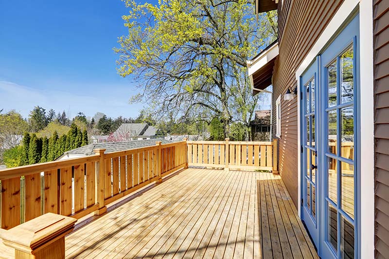 Deck Builder in Hamilton & Niagara
